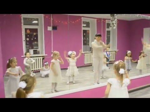 Новогодний детский танец 'Белые снежинки'