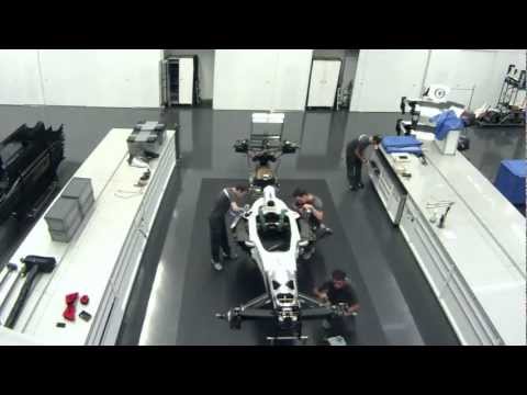 Így készül a tengerentúlra egy F1-es istálló