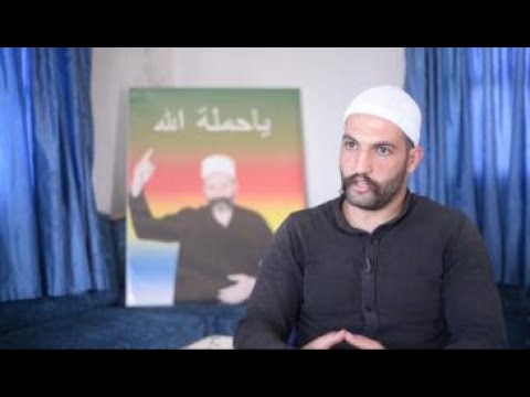 برنامج تلفزيوني يستضيف نجل مؤسس "حركة رجال الكرامة" يكشف تفاصيل مقتل والده والتغلغل الإيراني في السويداء..