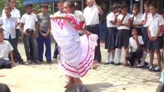 preview picture of video 'Dance and  Pi-atas (Danza y Piñatas) in San Juan Del Sur in Nicaragua'