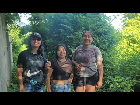 MIREN haciendo senderismos en las montañas del l salto san Antonio puerto de la libertad