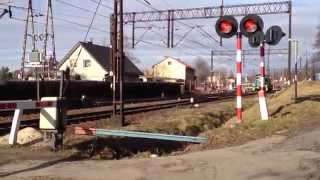 preview picture of video 'SM42 na przejeździe kolejowym przy stacji Stróże'