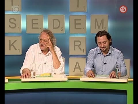 Latinák v obleku na pláži (SEDEM)