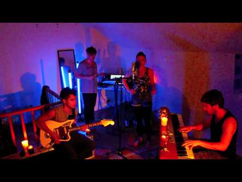Be Who You Are (Live Acoustic) - Britt Love & Youth Kills - HD