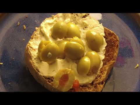 MongoTV_8087 - Min Aftensmad - RUGBRØDS BOLLER Med OST og GRØNNE OLIVEN