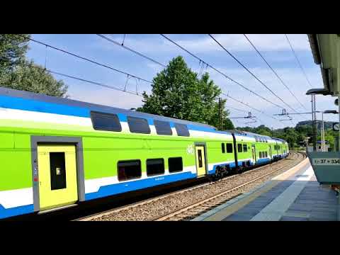 ETR 521. 030  Trenord  in partenza da cucciago