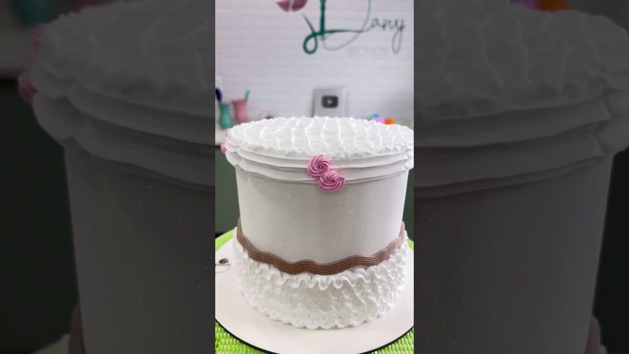 Bolo temático de Páscoa 🥕🥕🥕 topo de bolo Dmais enfeites! #bolotemático #pascoa #pascoa