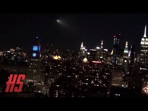 "Santa Clause Delivers Gifts Over Downtown Manhattan" Happy Holidays! | HollywoodScotty VFX Video