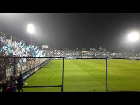 "Imprsionante Recibimiento de Atlético Tucumán vs Independiente De Avellaneda ( Copa Sudamericana )" Barra: La Inimitable &bull; Club: Atlético Tucumán