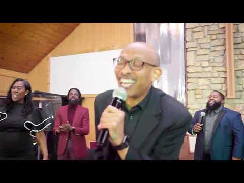 Bishop Leonard Scott - Storefront Praise Medley