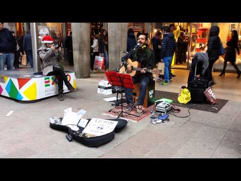 Edwin (one man band) - What's up? (4 Non Blondes cover) - live piazza del Duomo, Milano, Italy
