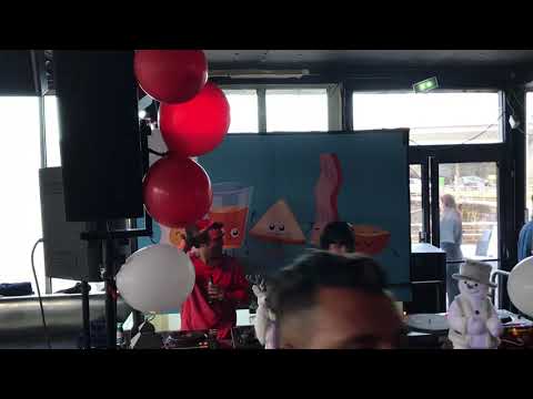 Mari.te @ Breakfast Club / Café Barge