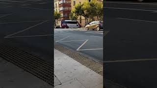 Download lagu Iveco Daily 70C de Álava Bus en la linea 9 (creo) girando a Avenida de Navarra mp3