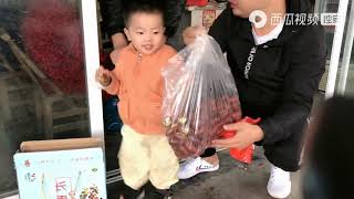 西瓜PLAY海选赛竞争激烈，为了助力这次拼了，四代同堂为悦悦加油