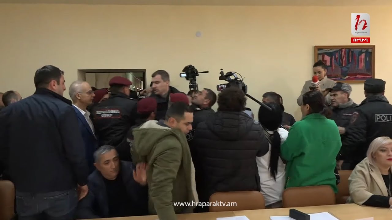 Կրկին լարվեց իրավիճակը․ ոստիկանությունը հեռացրեց Մեսրոպ Առաքելյանին