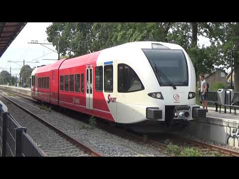 Arriva GTW 260 vertrekt in station Tiel