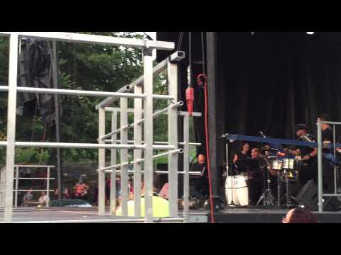 Aquí En Tarima Con Ismael Miranda Acompañado Por La Orquesta De José Alberto El Canario!!