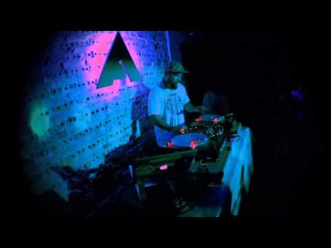 Boombox - Keep it Real - Convida AKUA NARU (EUA)