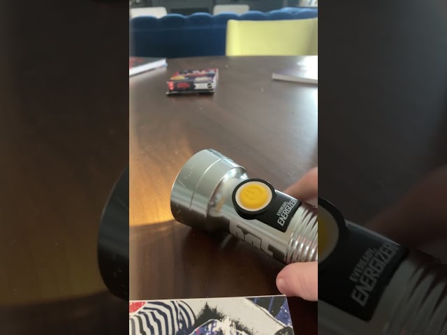 Vídeo relacionado con Paladone Luz con Logotipo de Stranger Things con 2 Modos de Luz, Merchandising con Licencia Oficial