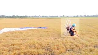 preview picture of video 'Pathum Paramotor on the grass พารามอเตอร์ปทุม บนสนามหญ้า'
