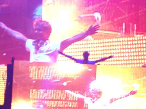 Armin Van Buuren---Every other way @ EDC 2010
