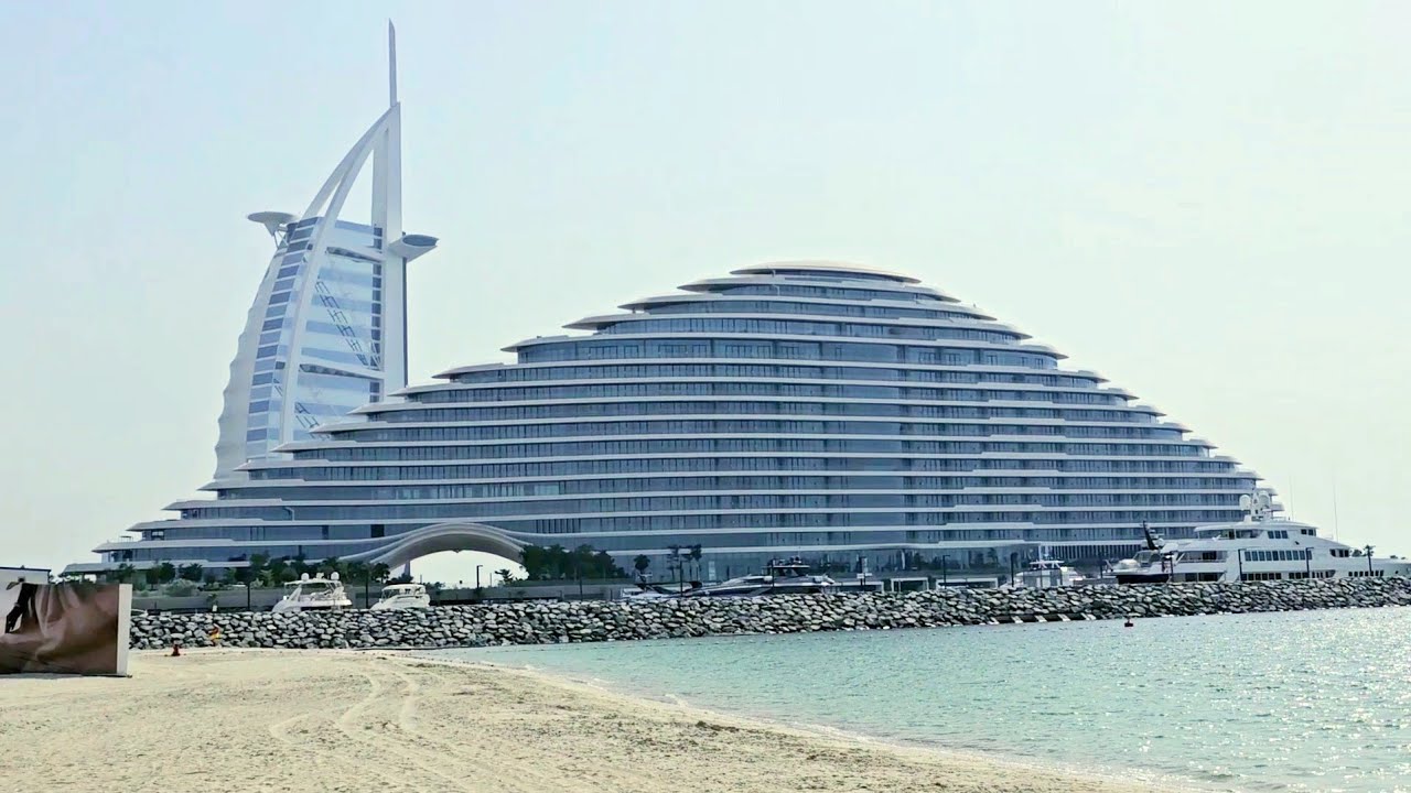 Embark on a virtual tour of Jumeirah Public Beach.