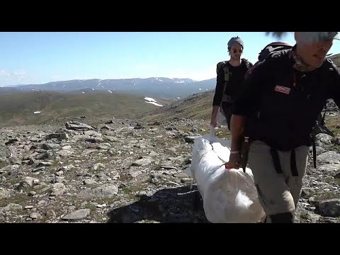 Soll vor Schmelze schützen: Eine Plane für den Helags-Gletscher