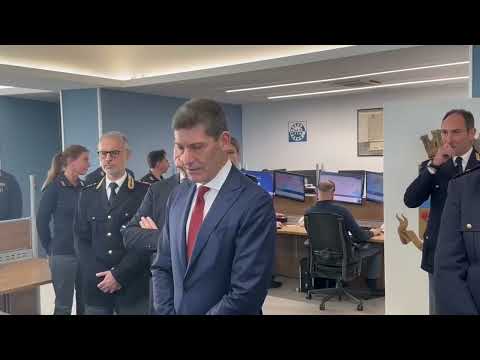 Il capo della Polizia Vittorio Pisani in visita alla questura di Napoli
