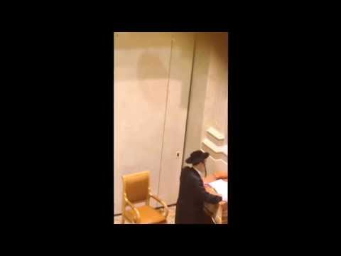 Burshtiner rebbe singing sefira