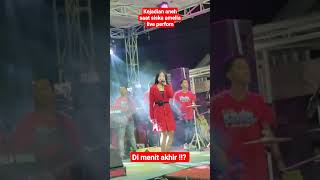 Download lagu kejadian aneh saat siska amelia manggung #shorts mp3 Download lagu kejadian aneh saat siska amelia manggung #shorts mp3
