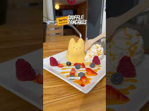 How do Japanese soufflé pancakes and jiggly cats taste in Berlin?🐱🍰