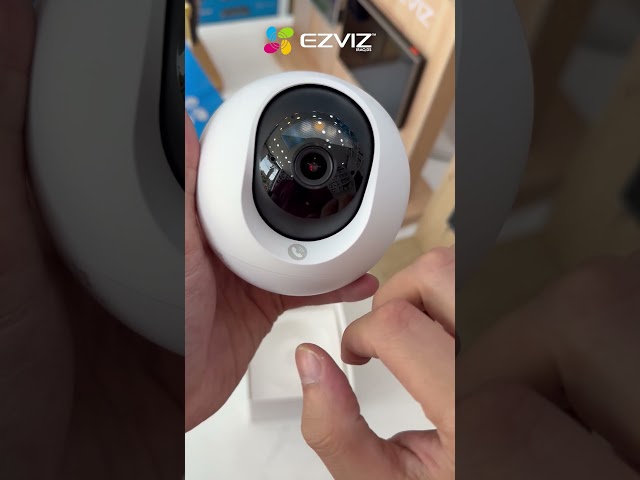 كاميرا EZVIZ C6c 4K داخلية ذكية بدقة 8MP مع تتبع وحركة بانورامية