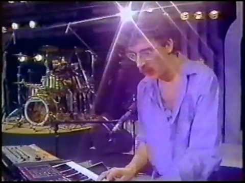 Charly Garcia - Yendo de la cama al living (Badia & Cia 1984)