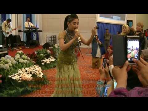 Penonton rusuh uut permatasari ngambek gak mau nyanyi