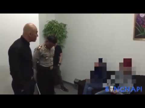 Deddy Corbuzier tangkap haters hingga disuruh sujud ke ibunya