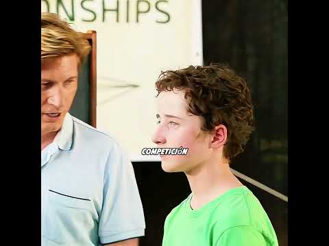 ¡El avión de papel que hizo ese niño voló nada menos que 1000 metros! #film#movie