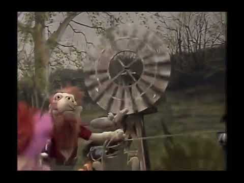 The Muppet Show - 313: Helen Reddy - “Tie Me Kangaroo Down, Sport” (1978)