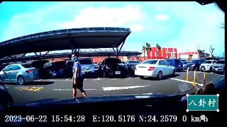 [分享] 怎麼看這種人肉佔車位?