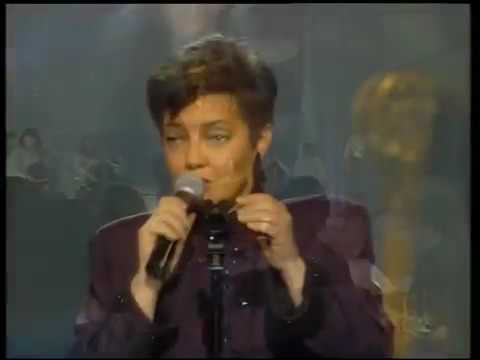 De Un Mundo Raro - Amaya Uranga