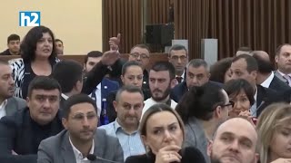 Չափդ ճանաչի․ քո տերերը թույլ են տվել, որ թուրքրեը միզեն․․․ Ծեծկռտուք՝ ավագանու նիստում: Լրաբեր
