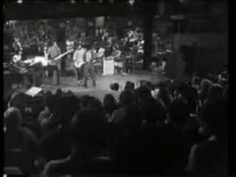 Bondy play the drum in Tzavta with Izhar Cohen