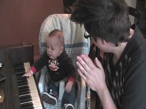 Keaton baby & daddy Dan Macaulay sing & play piano - 
