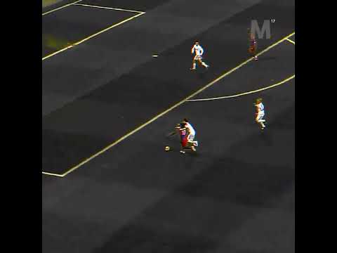 Ronaldinho destroys Real Madrid | 19/11/2005 |