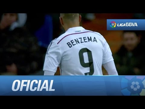 Espectacular remate de espuela de Benzema a la cruceta