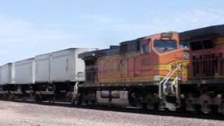 preview picture of video 'BNSF going East thru Daggett, CA'