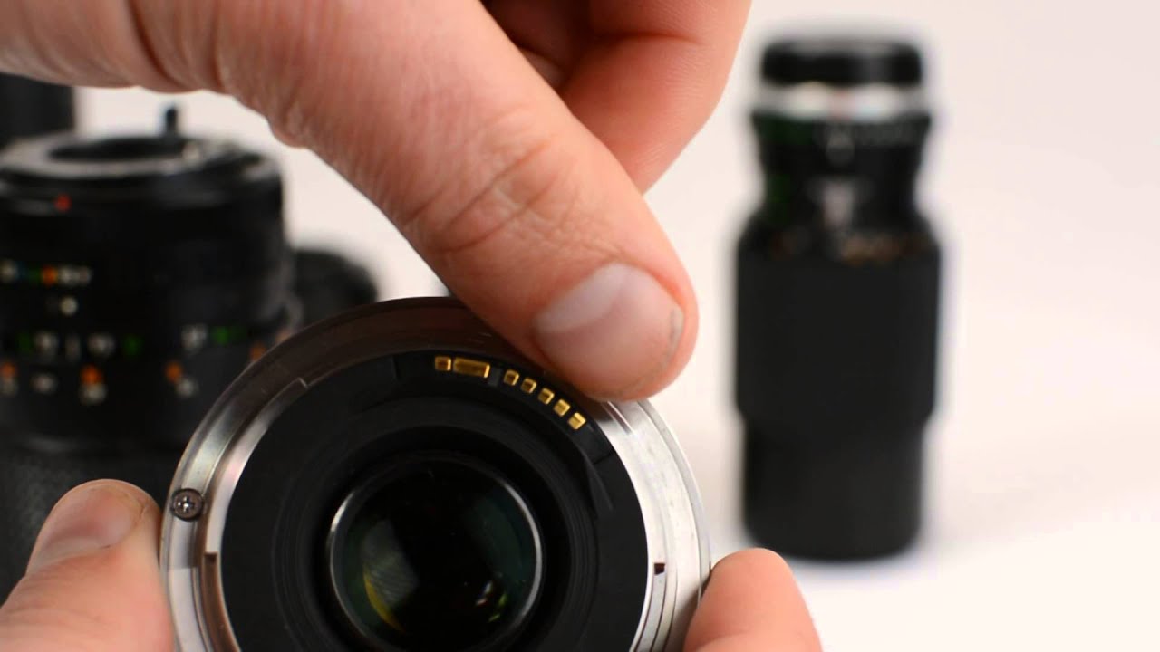 Identifying a camera lens mount