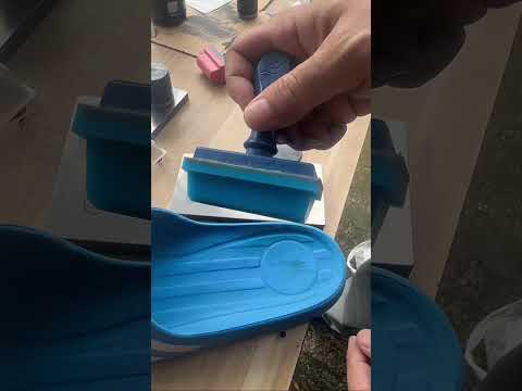 DIY লুক: জুতোর সোলে লোগো প্রিন্ট করার উপায় (সহজ, নিখুঁত মানের স্ট্যাম্পিং)