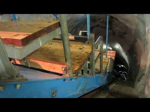 Standseilbahn 3961.01 Mottec - Barneusa Wagen kommt in die Bergstation - Funiculaire