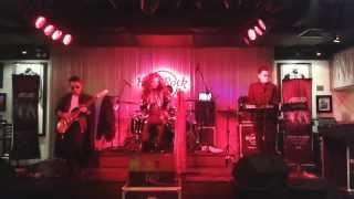 Download lagu Andai Ku Bercinta Lagi - MOJO - mp3 Download lagu Andai Ku Bercinta Lagi - MOJO - mp3