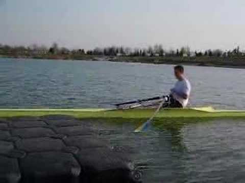 Anfänger beim Rudern im Einer